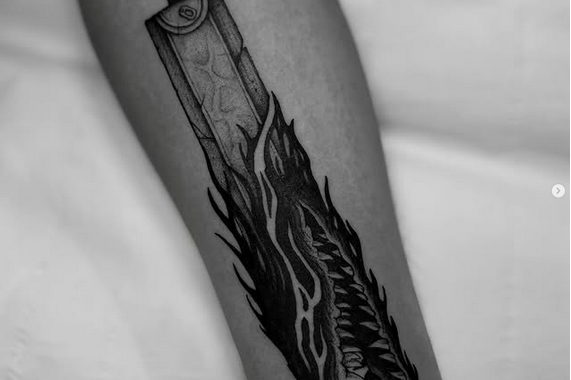 Tatouage blackwork réalisé sur avant-bras chez HOBOH à Aix-en-Provence par GERME HAINE